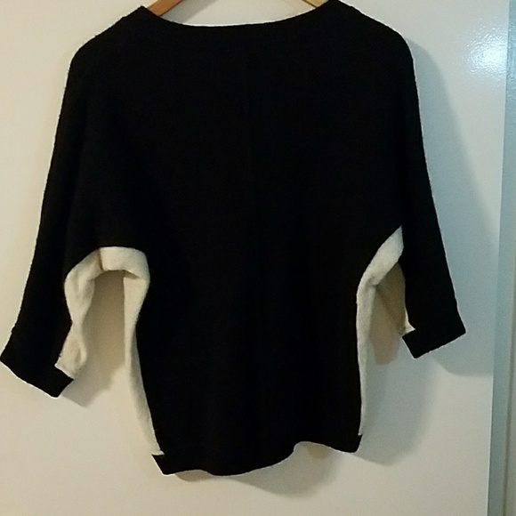 Black and cream wool casual sweater - Picture 3 of 4